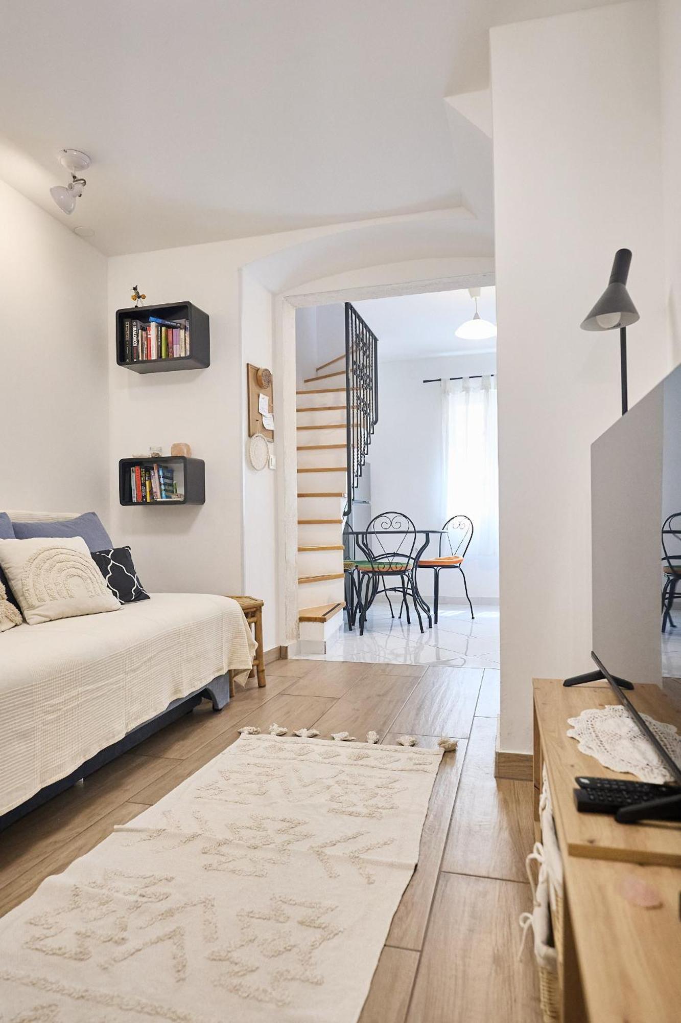 Cvita's Charming Place Apartment